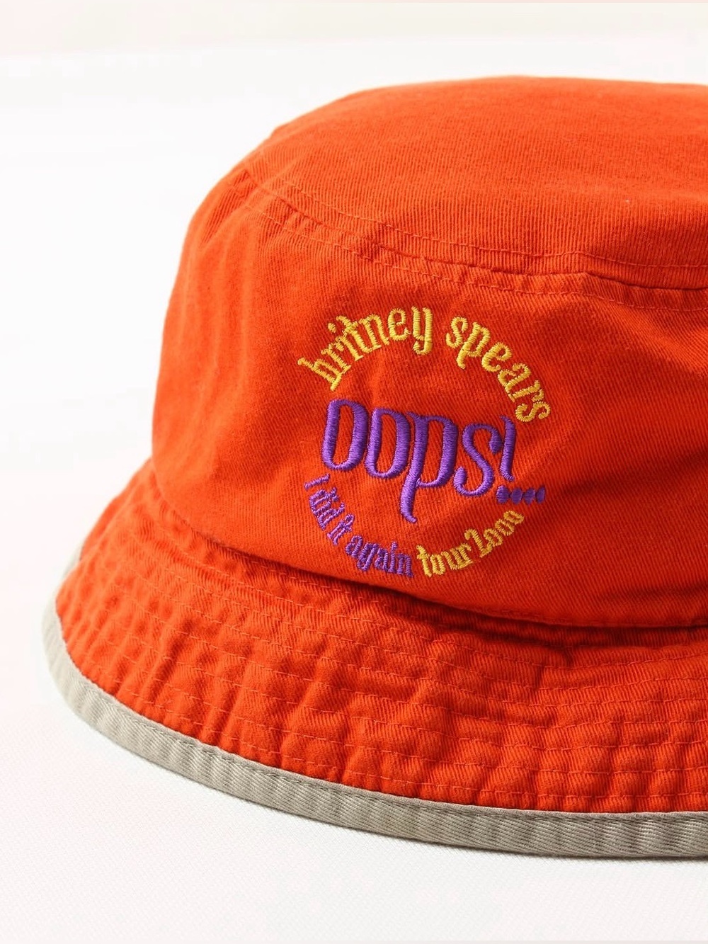 RARE Y2K VINTAGE 2000 Britney Spears Tour  “Oops I did it again” bucket hat 🧡